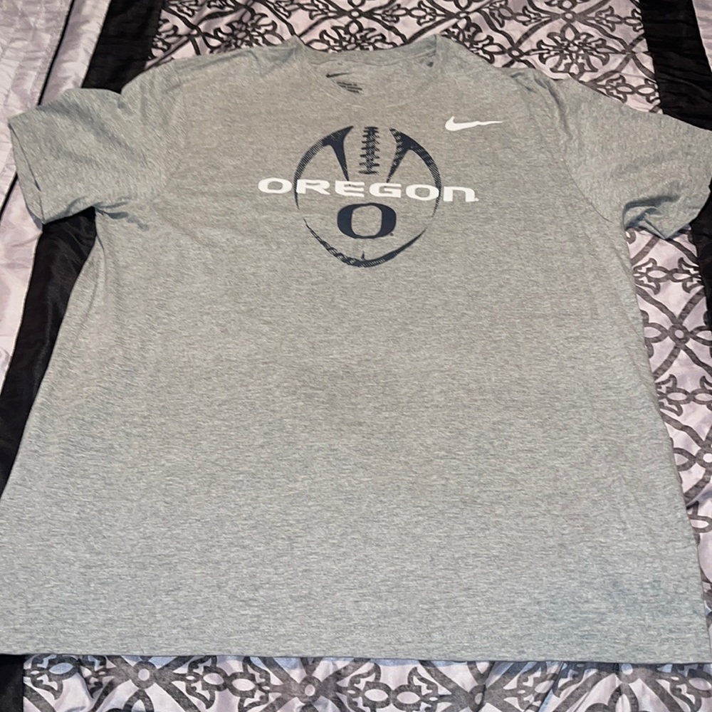 Brand new 2xl Nike Oregon Ducks Football t-shirt. (Tag came off)